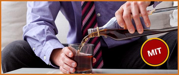 MIT: Najczęstszą przyczyną rozwoju przewlekłej choroby wątroby jest nadużywanie alkoholu.